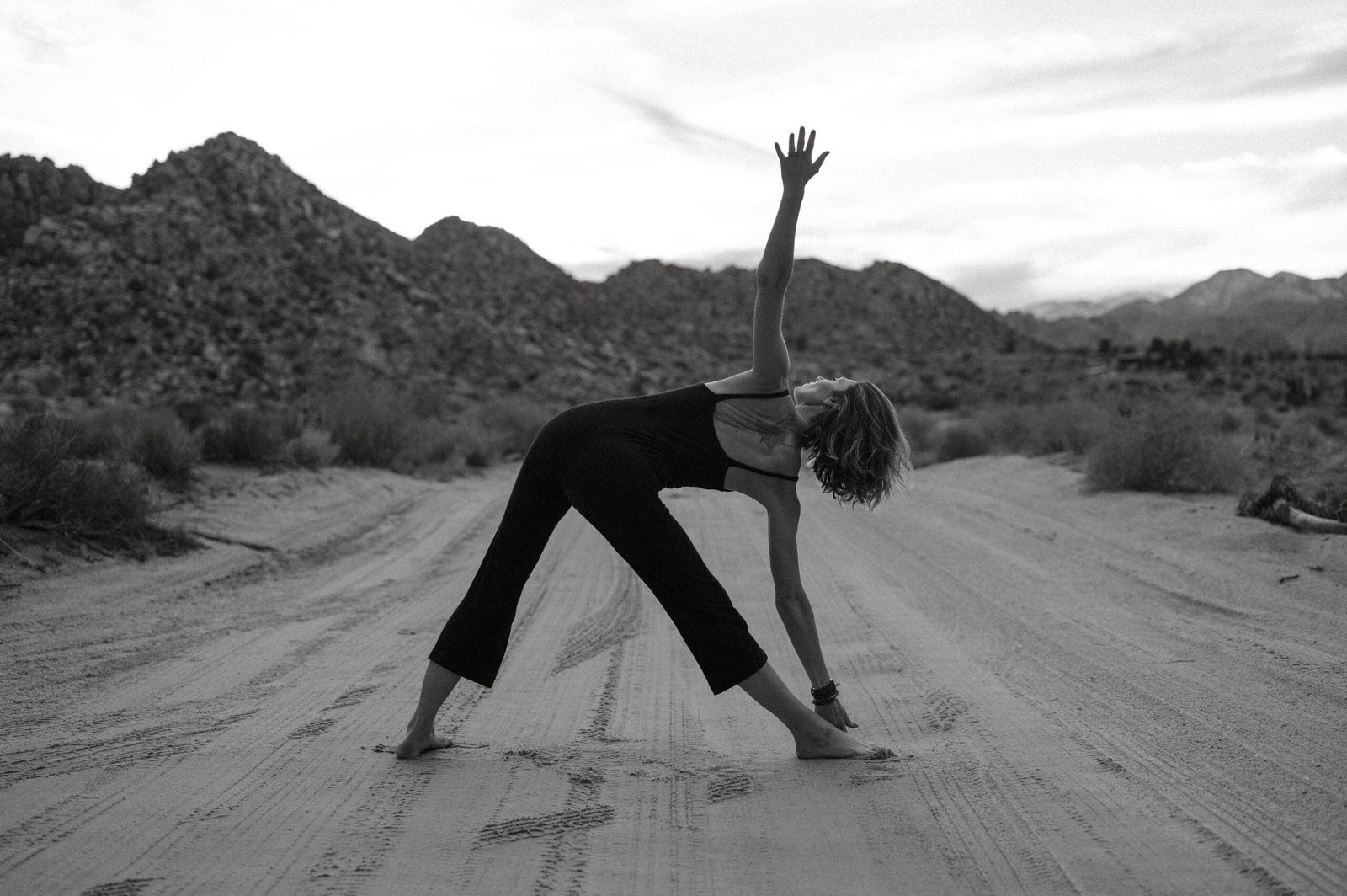 A woman doing yoga outside in the desert after she learned how to leave insurance as a healthcare practitioner