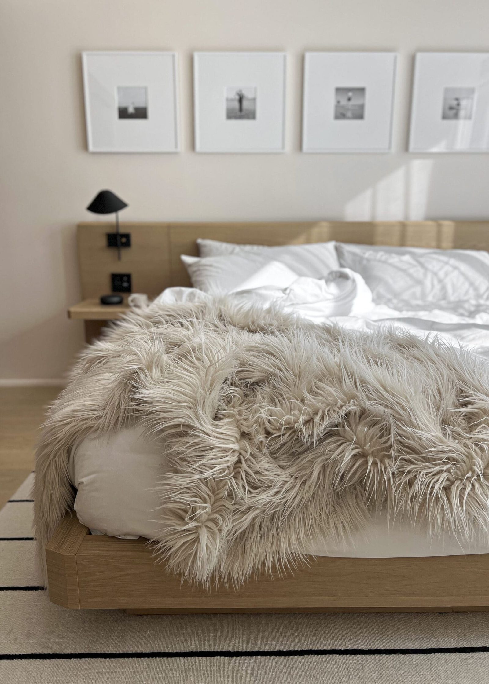 Clean and tidy bed in a relaxing setting to learn about mindset for online health practitioners