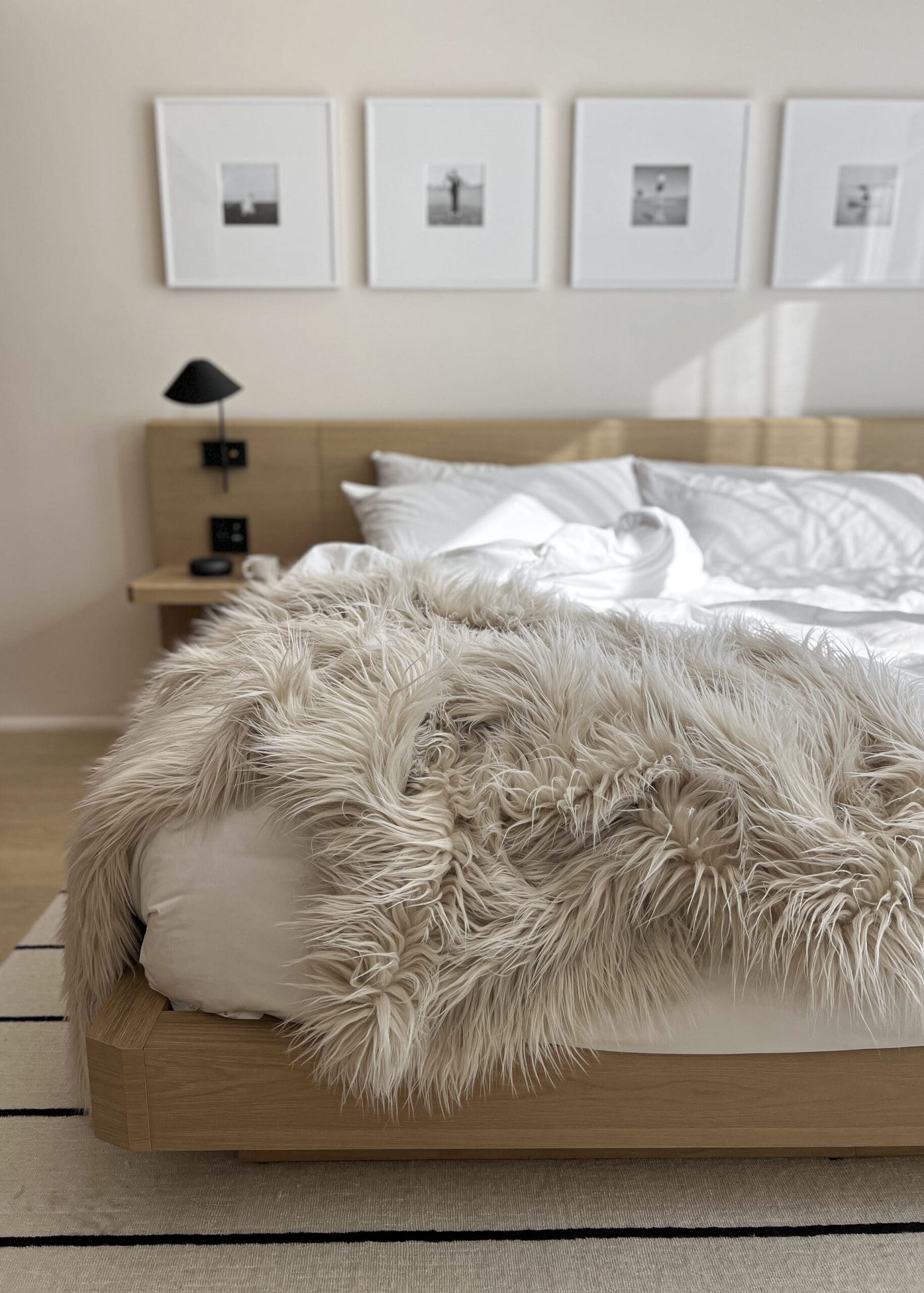 Clean and tidy bed in a relaxing setting to learn about mindset for online health practitioners