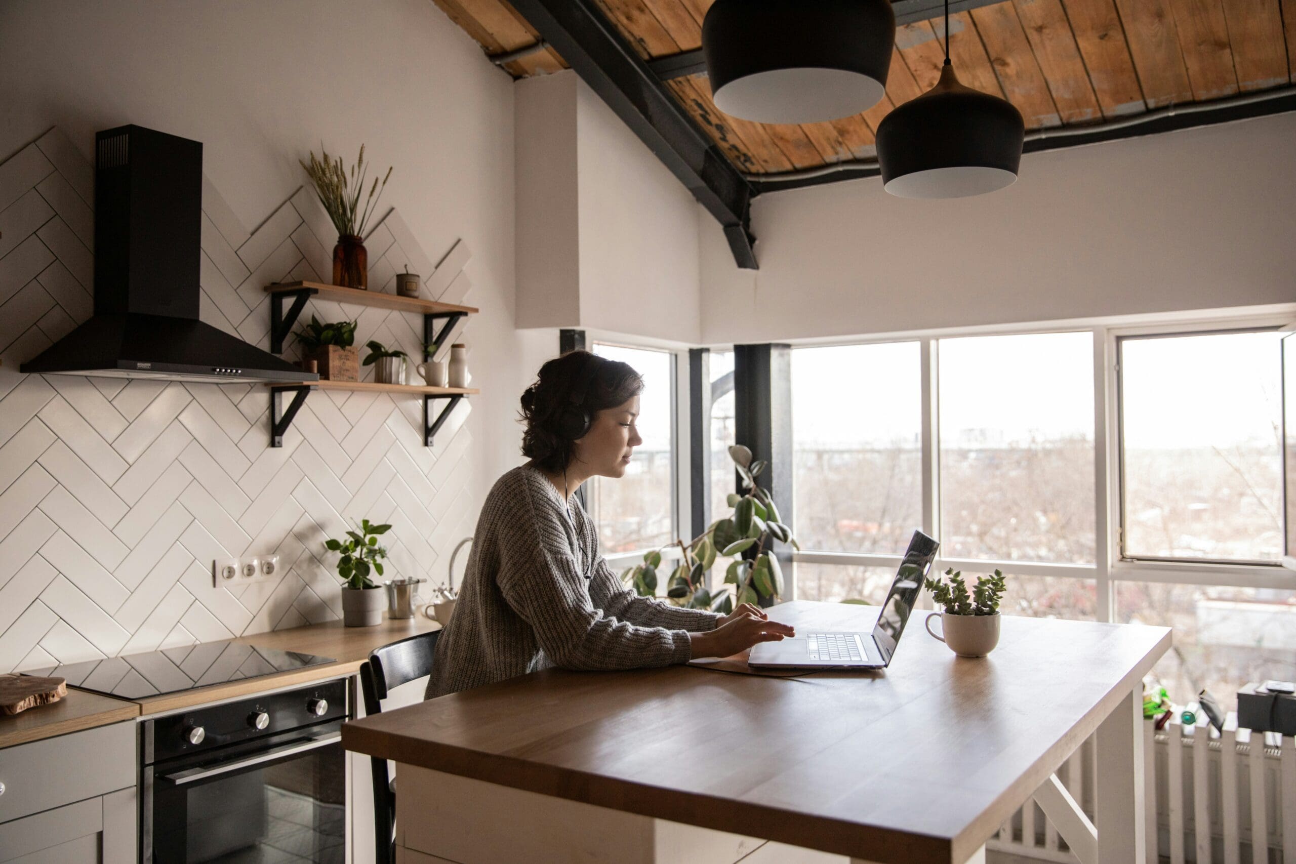 Chiropractor working online from home as part of a hybrid practice model with functional medicine