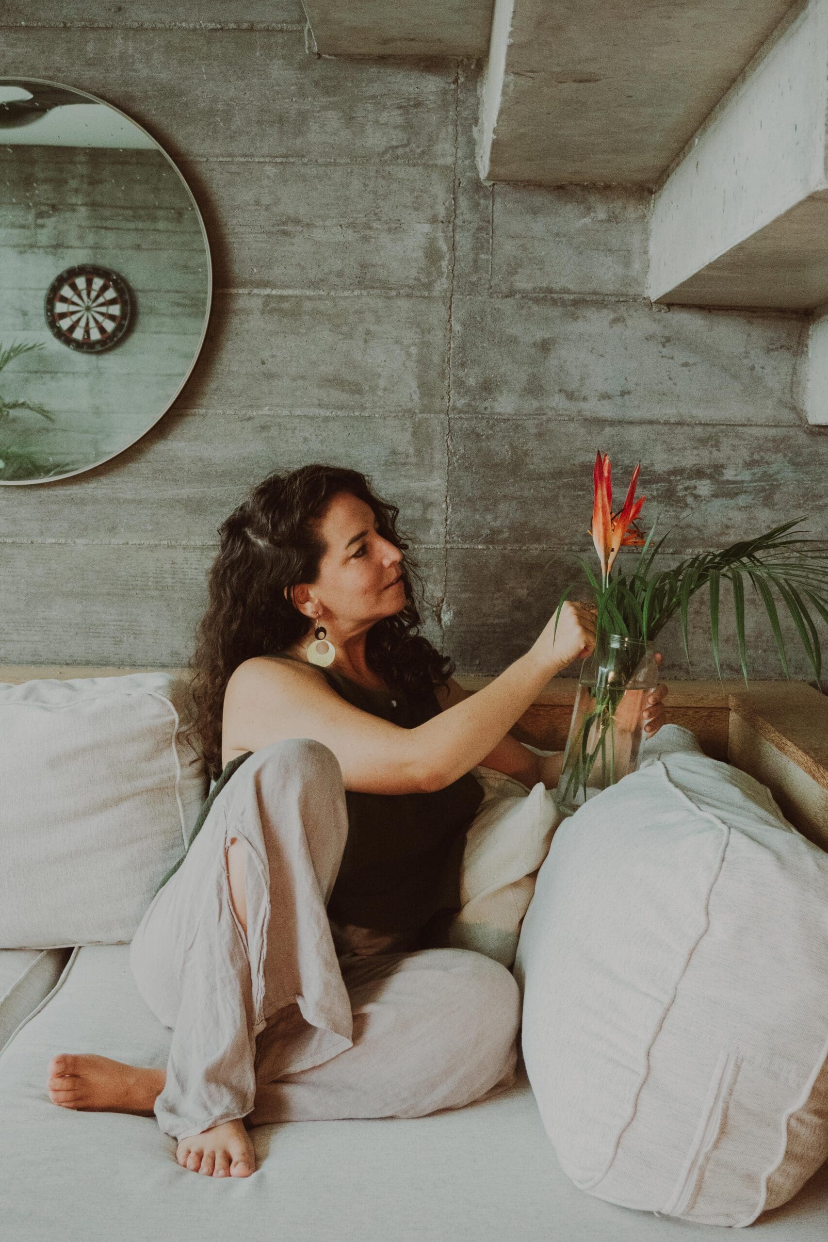 Michelle Rogers of the WELLthy Woman teaching online health practitioners how to sell without being salesy