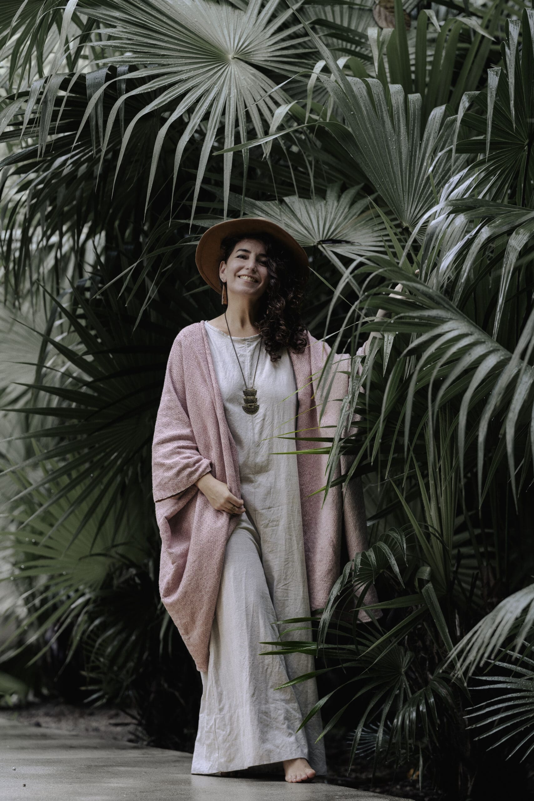 Michelle Rogers of the WELLthy Woman mentoring health practitioners on a sustainable online health practice business model